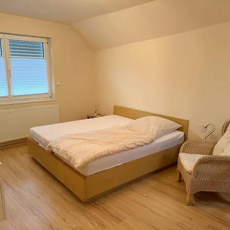 Im Cafe Hansen Apartment Niederdorla