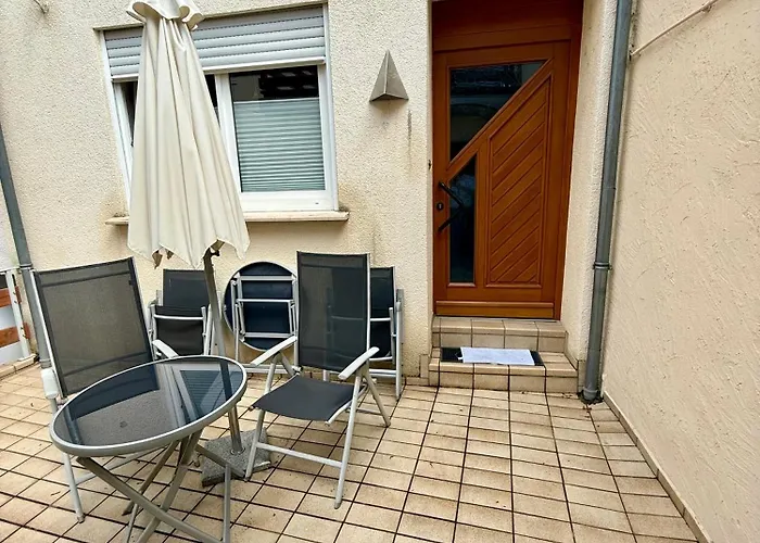 Im Cafe Hansen Apartment