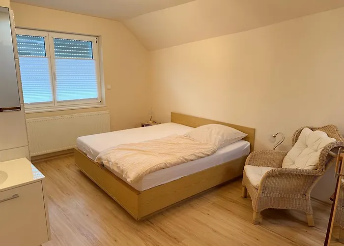 Im Cafe Hansen Apartment Niederdorla